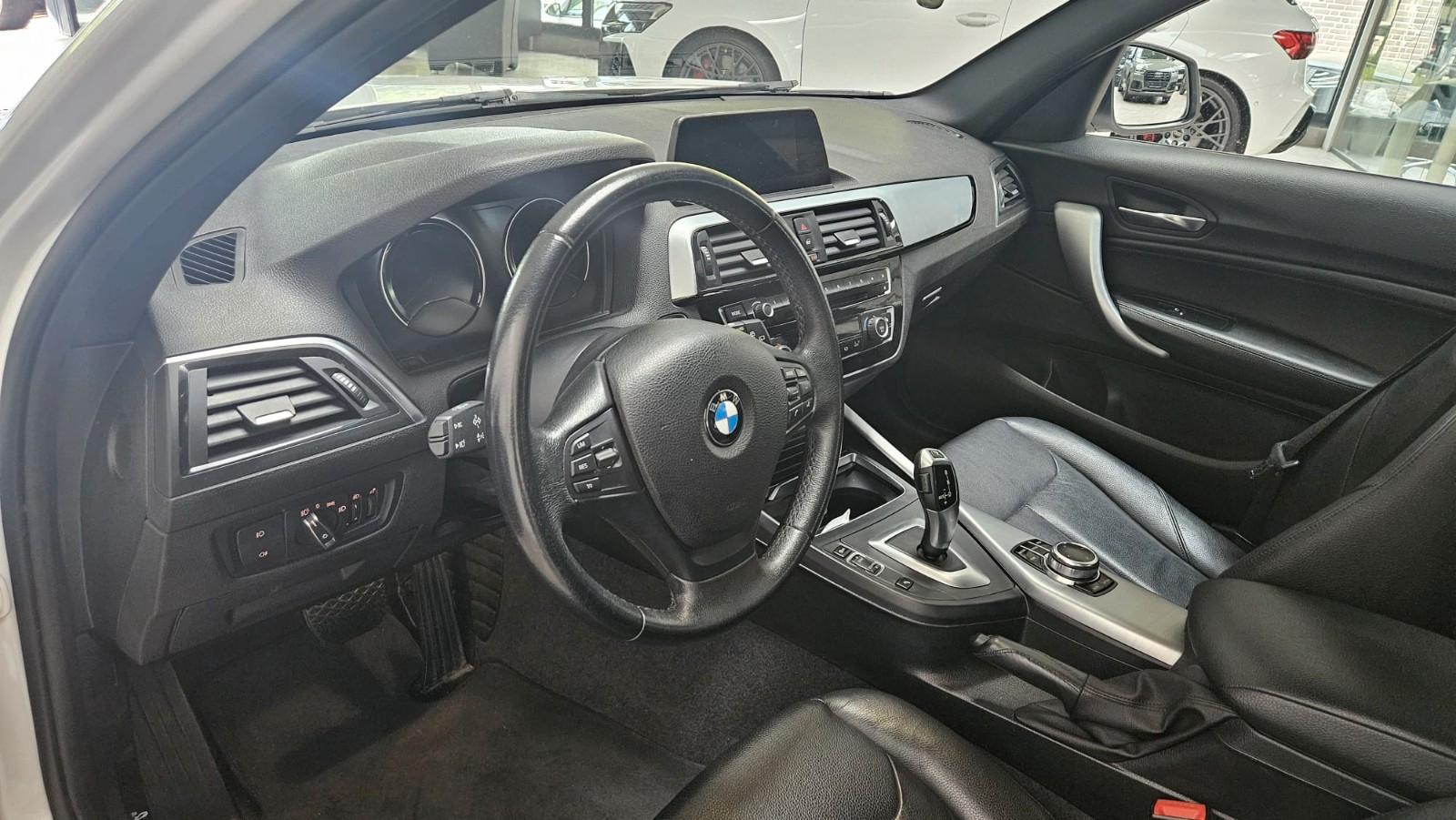 BMW 120i Vollleder Navi Tempomat Sitzheizung PDC LED