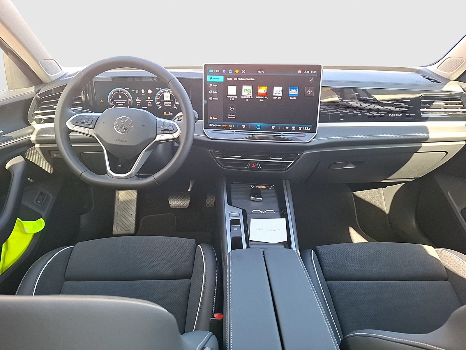 Fahrzeugabbildung Volkswagen Passat Variant TDI Elegance DSG Matrix AHK Navi