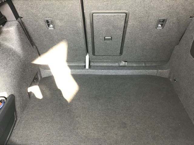 Fahrzeugabbildung Skoda Karoq Sportline 1.5 TSI DSG/Navi/DCC/ACC/4xSHZ