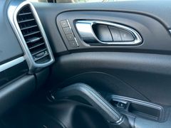 Fahrzeugabbildung Porsche Cayenne 3.6 Schalter, Xenon,Nav,Bose,AHK ,1-Hand