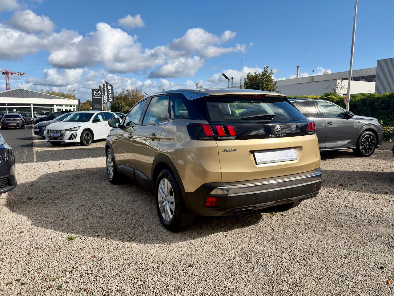 Peugeot 3008 1.2 12V e-THP / Allwetter Reifen