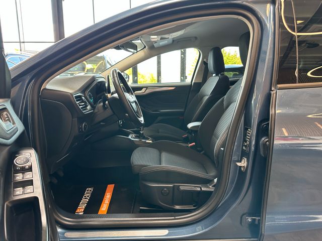 Ford Focus Lim. Titanium *Navi*AHK*LED*