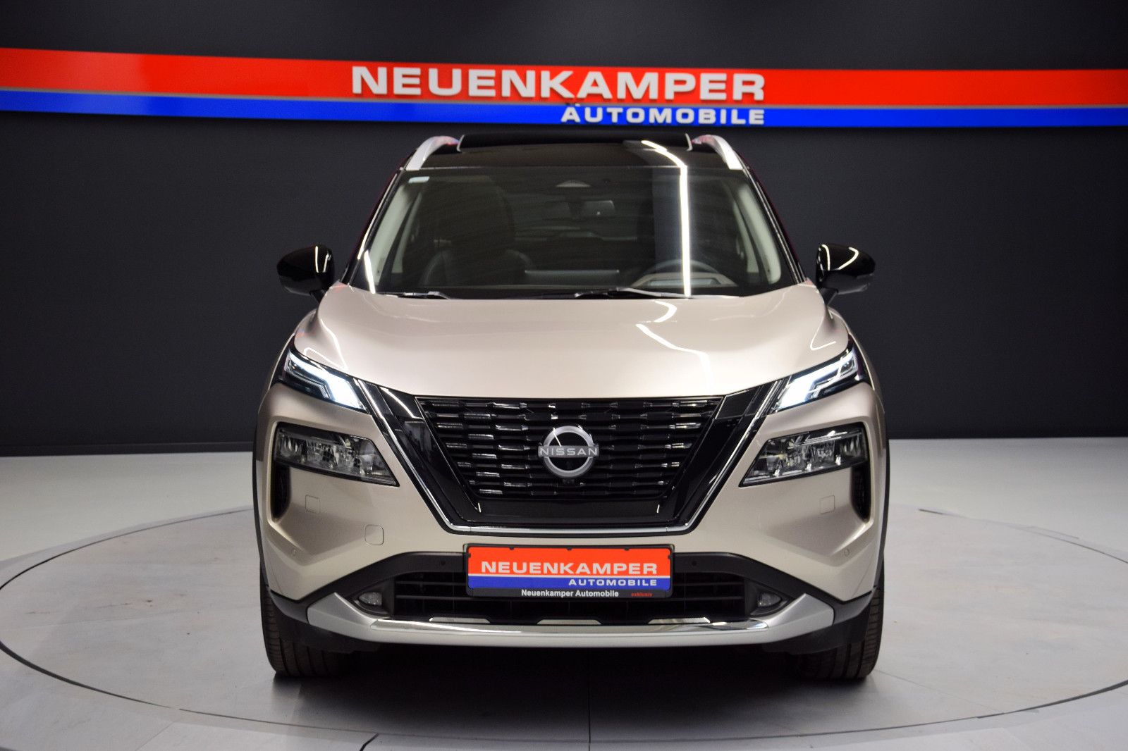 Fahrzeugabbildung Nissan X-Trail e-Power e-4orce Tekna+ Pano HeadUp 7Sitz