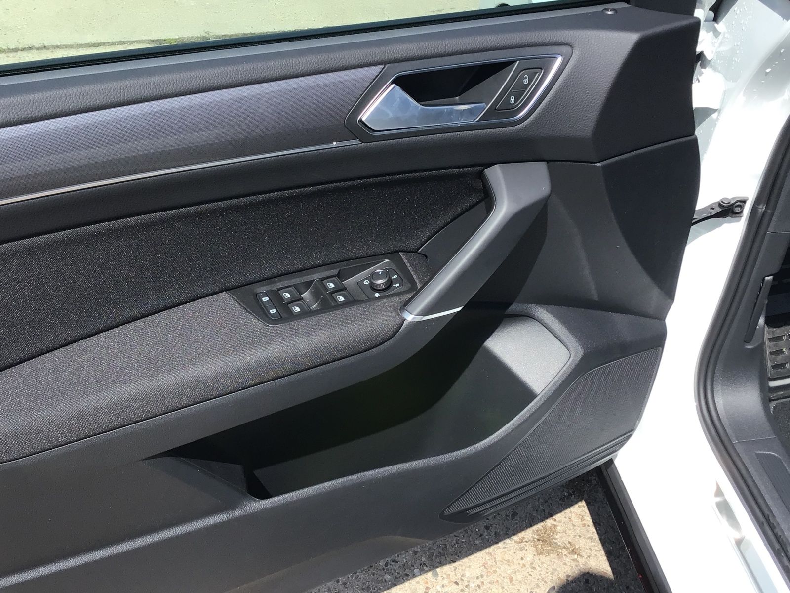 Fahrzeugabbildung Volkswagen Touran TSI R-Line Highline DSG LED ACC 18" AHK S