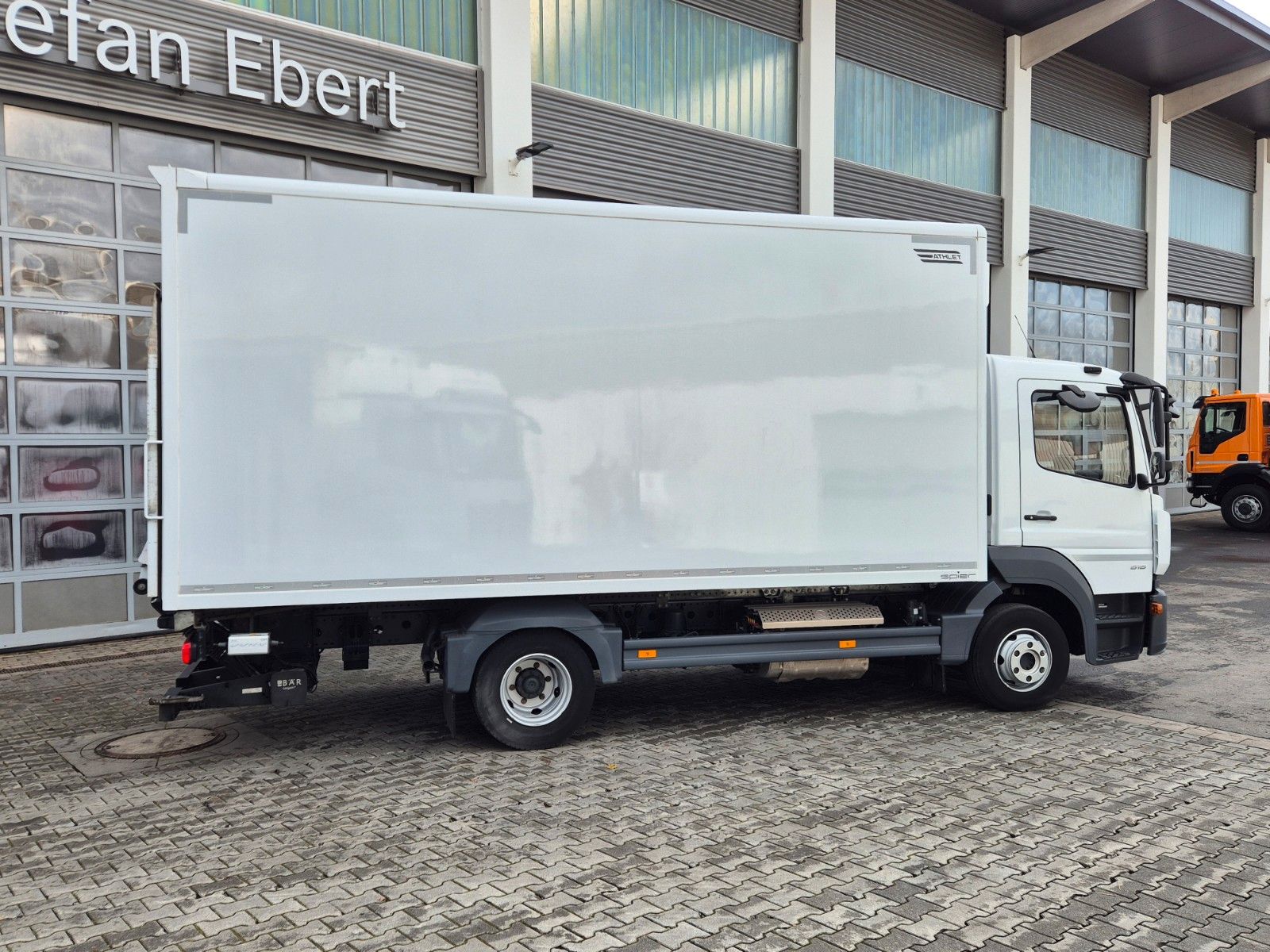 Fahrzeugabbildung Mercedes-Benz Atego 818 L 4x2 LBW ThermoKing V-600