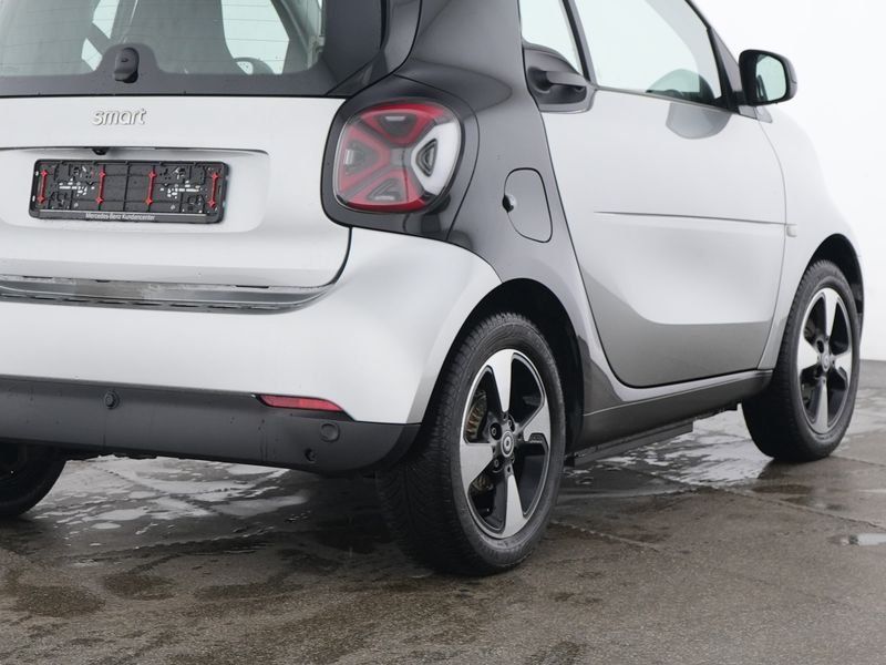 Fahrzeugabbildung Smart smart EQ fortwo Exclusive*Kamera*Media*LED*22kW*