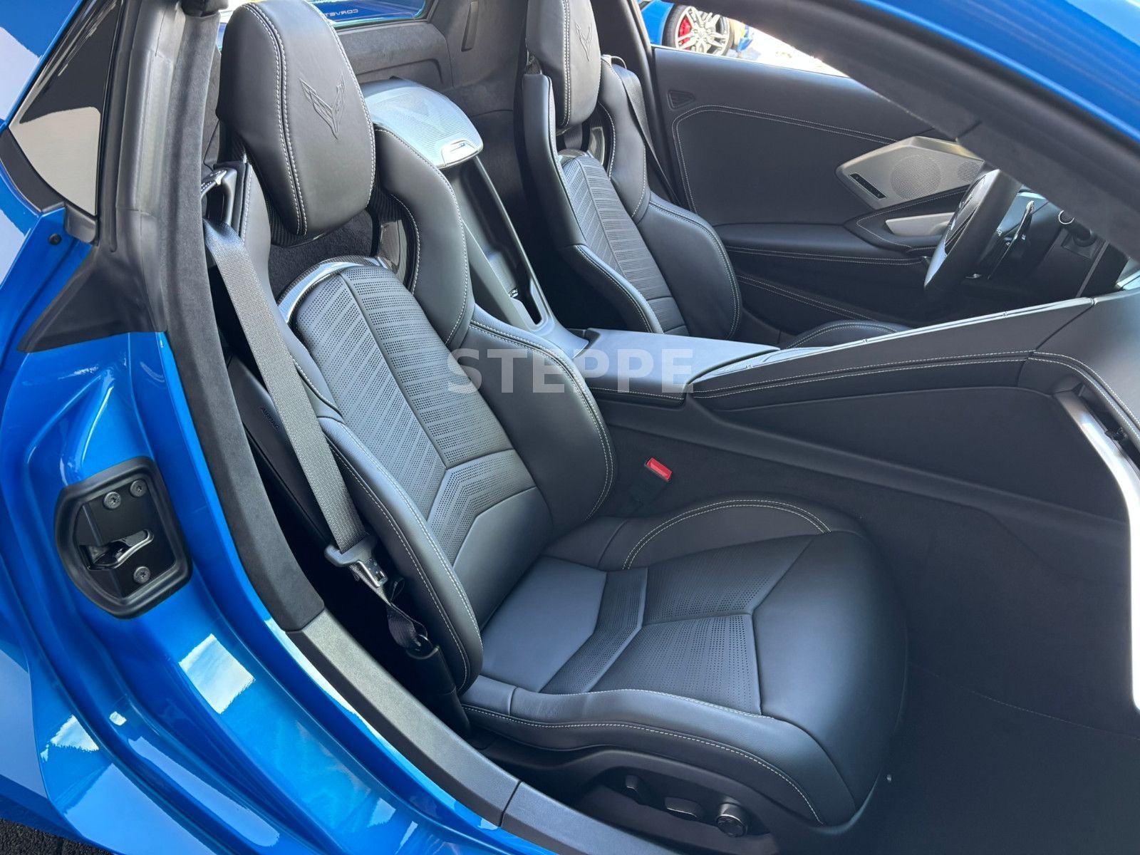 Corvette C8 Stingray Convertible 3LT Europamodell STEPPE