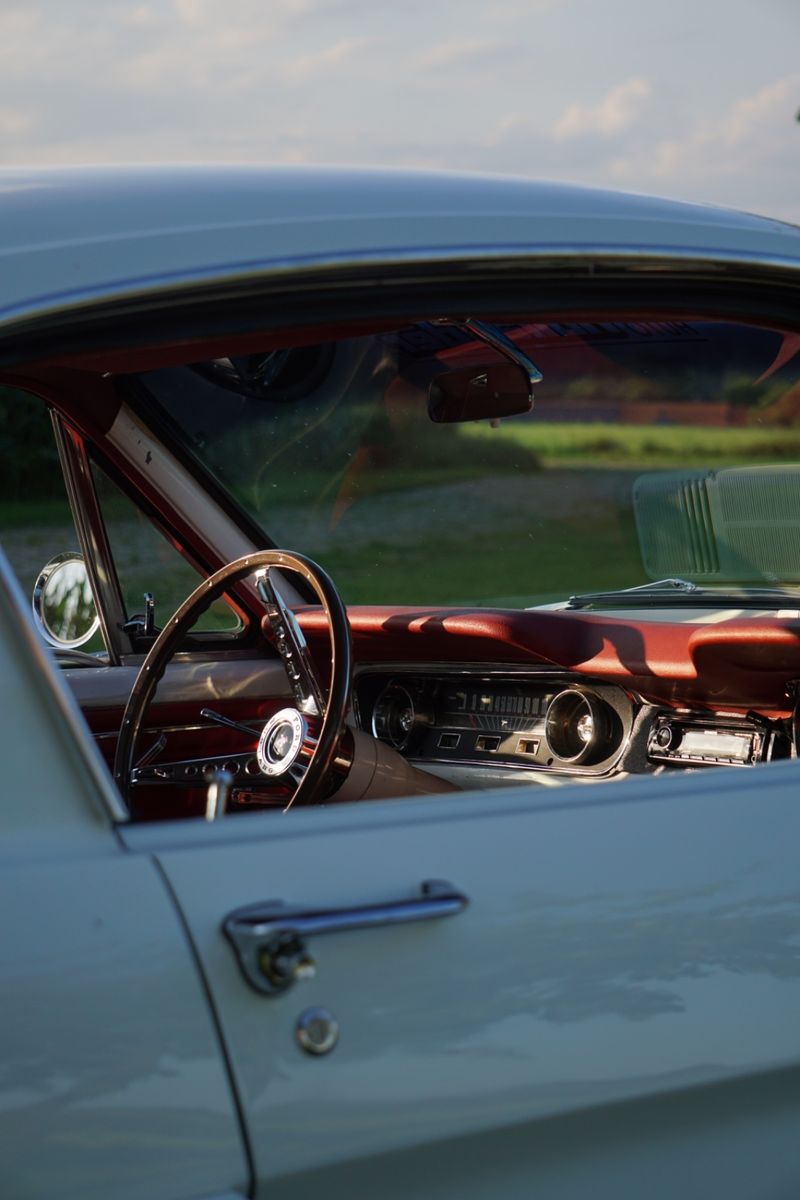 Fahrzeugabbildung Ford Mustang Fastback 4,7 V8 2+2 Fastback Pony