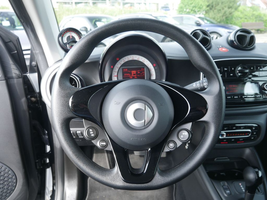 Fahrzeugabbildung Smart fortwo coupe EQ KLIMAAUTOMATIK SITZHEIZUNG