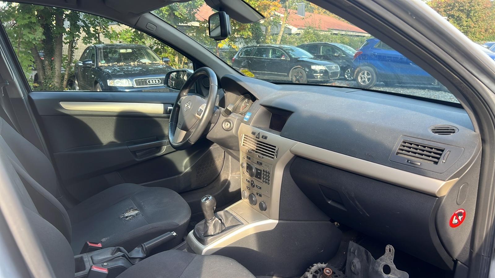 Opel Astra 2008 — photo 19