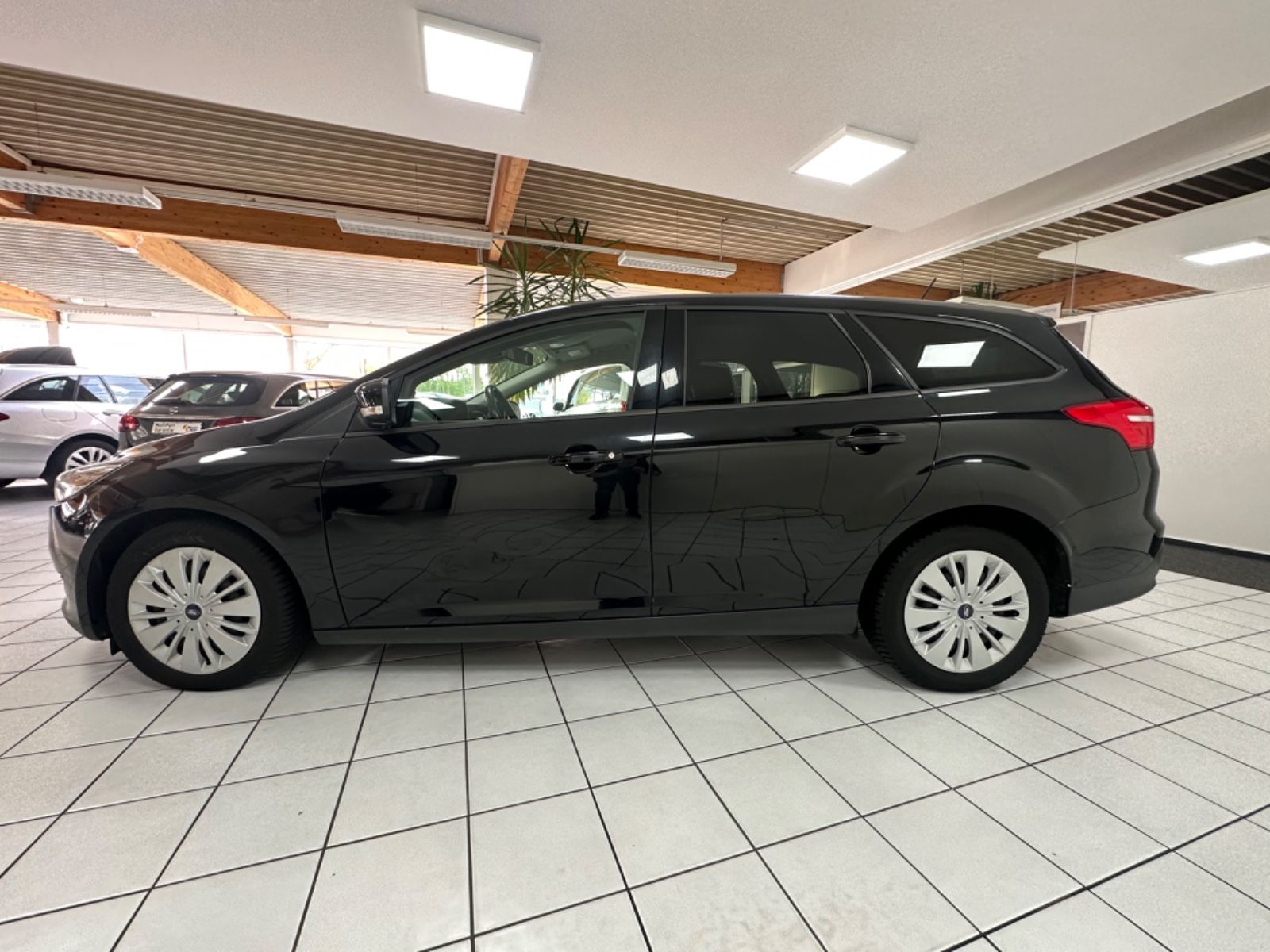 Fahrzeugabbildung Ford Focus Turnier Business*Klima*Navi*Automatik*