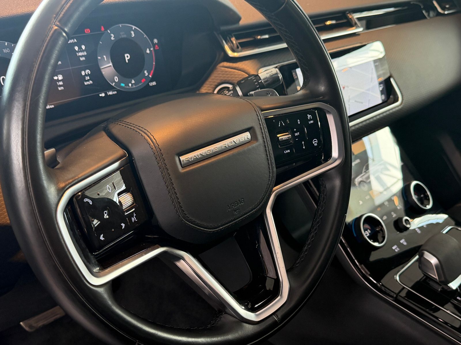 Fahrzeugabbildung Land Rover Range Rover Velar/R-DYNAMIC/PANO/HEAD-UP/ACC