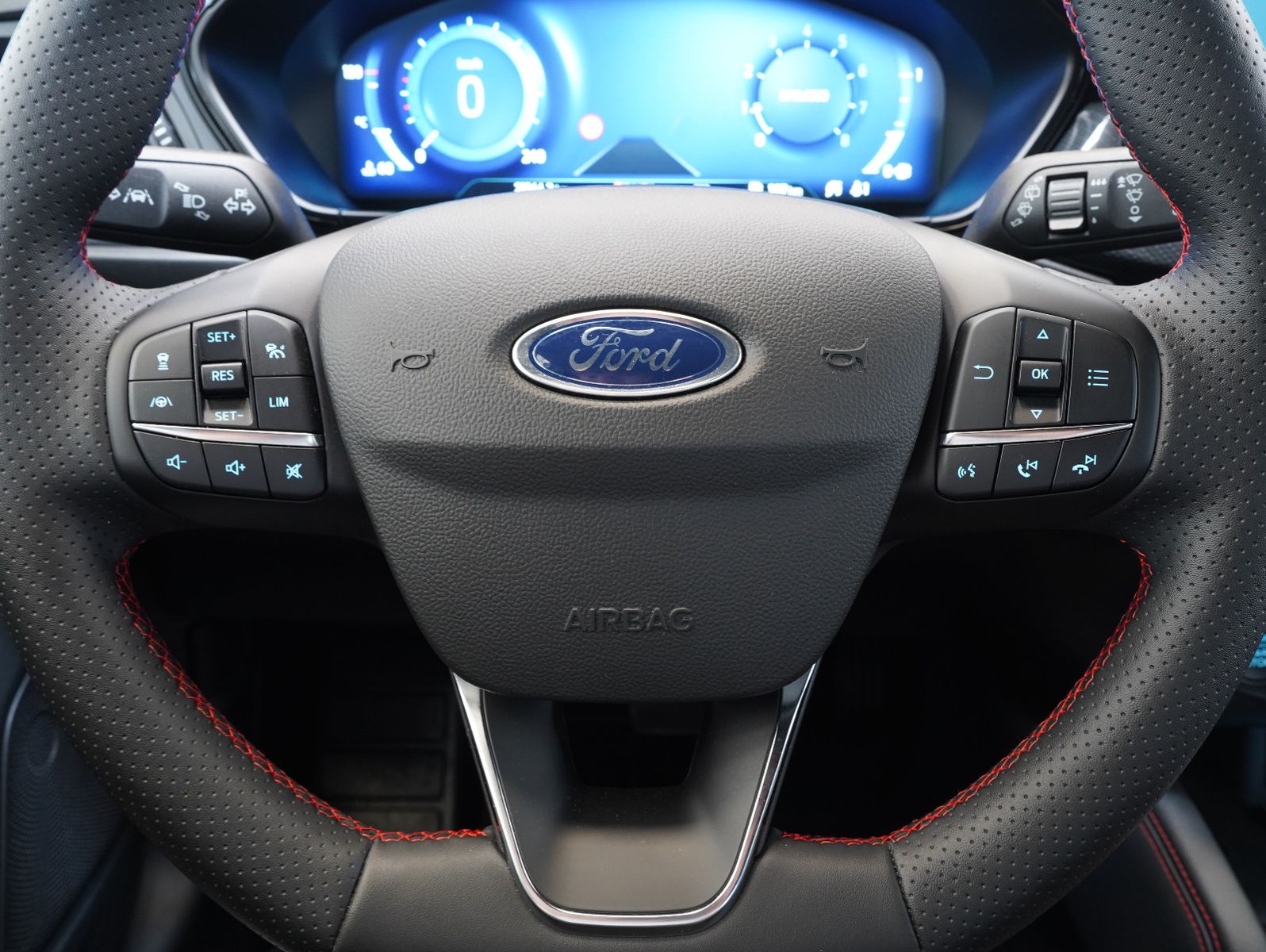 Fahrzeugabbildung Ford Focus Turnier ST-Line X 1.0 EcoBoost Mild-Hybrid