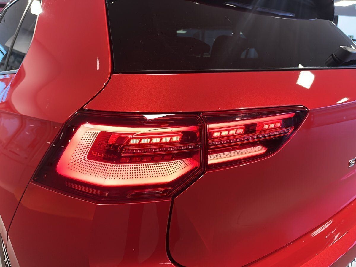 Fahrzeugabbildung Volkswagen Golf Active 1.5 TSI 6-Gang IQ.Light Navi Pano