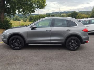 Porsche Cayenne - 2