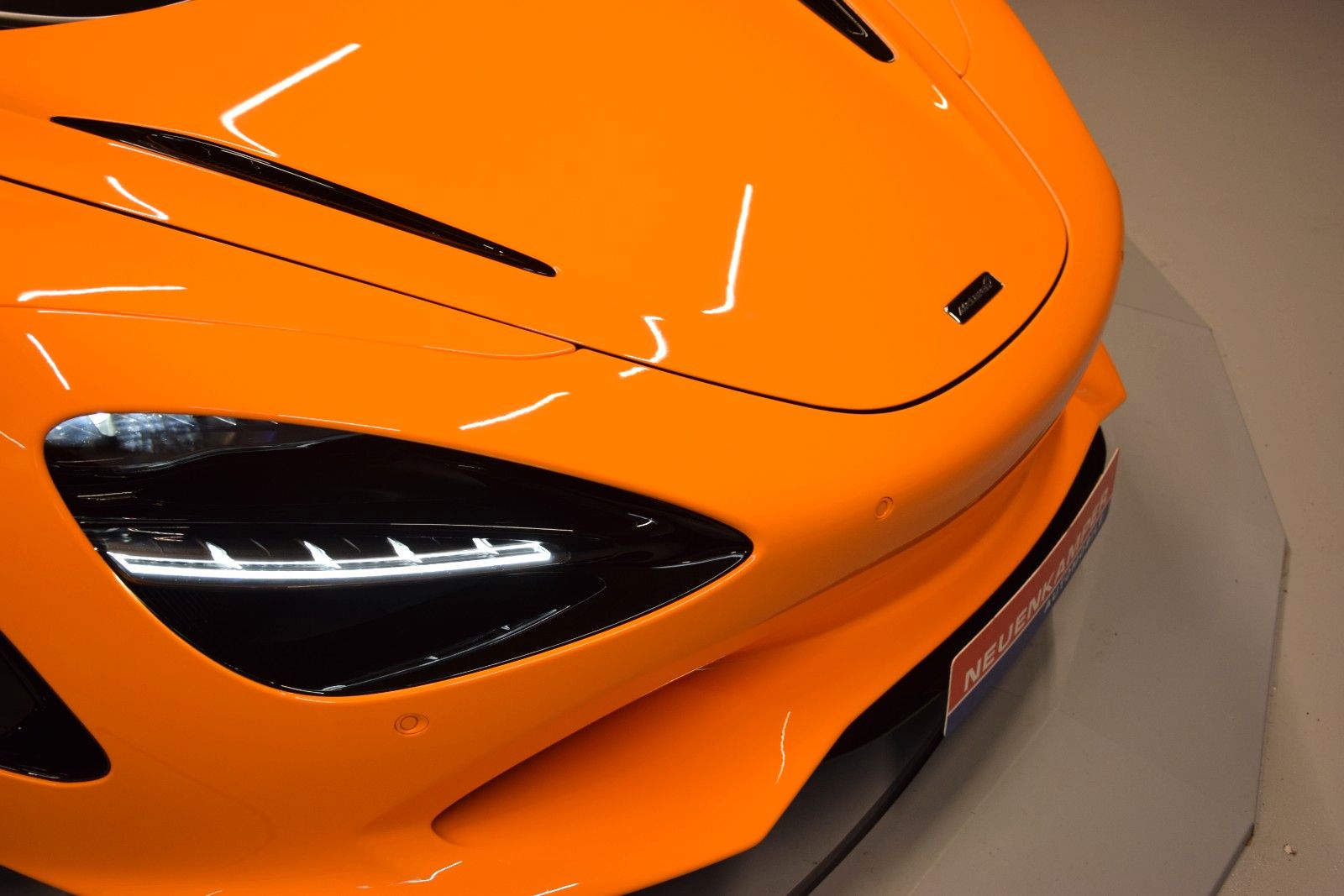 Fahrzeugabbildung McLaren 750S Black Pack / Lift Schale B&W Aero Kamera