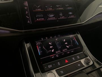 Audi Q8 - 12