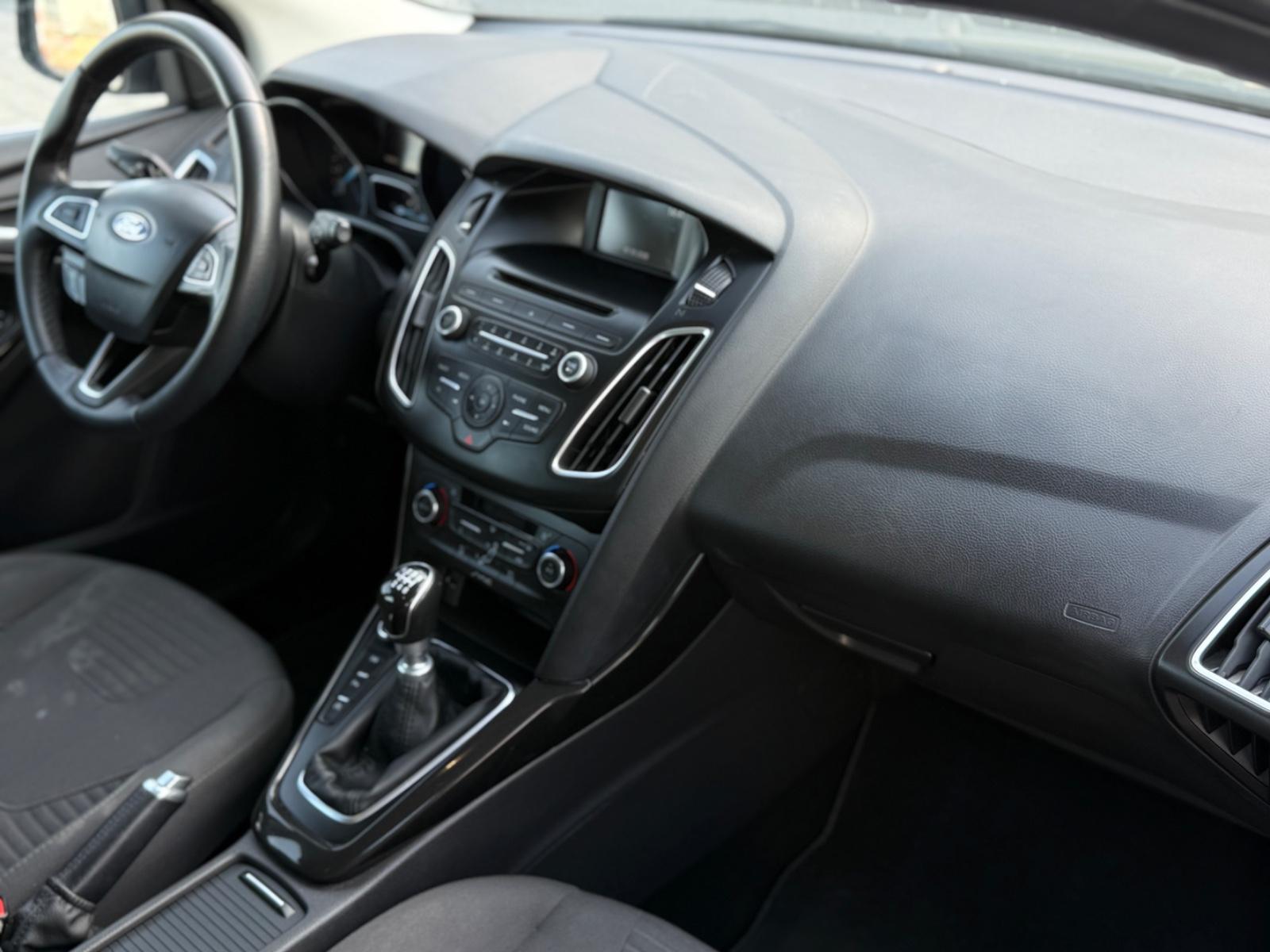 Ford Focus 2015 — photo 10