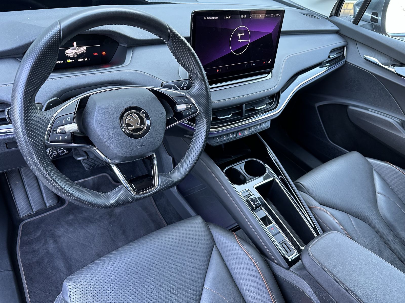 Fahrzeugabbildung SKODA Enyaq 80 Sport Plus NAV+LED+KAMERA+20ZOLL+AHK+PP