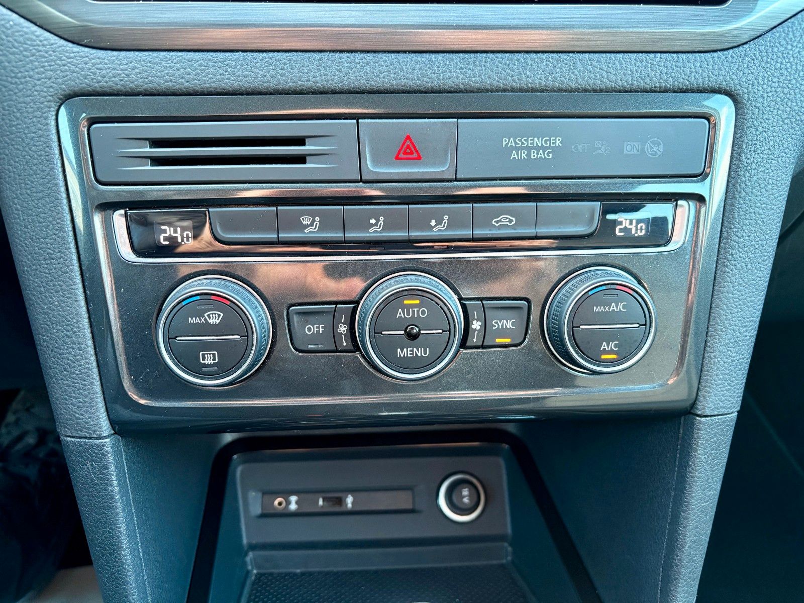 Fahrzeugabbildung Volkswagen Golf Sportsvan VII 1.5 TSI DSG Klima PDC 2.HAND