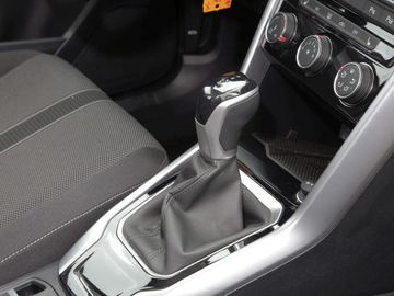 Volkswagen T-Roc - 9