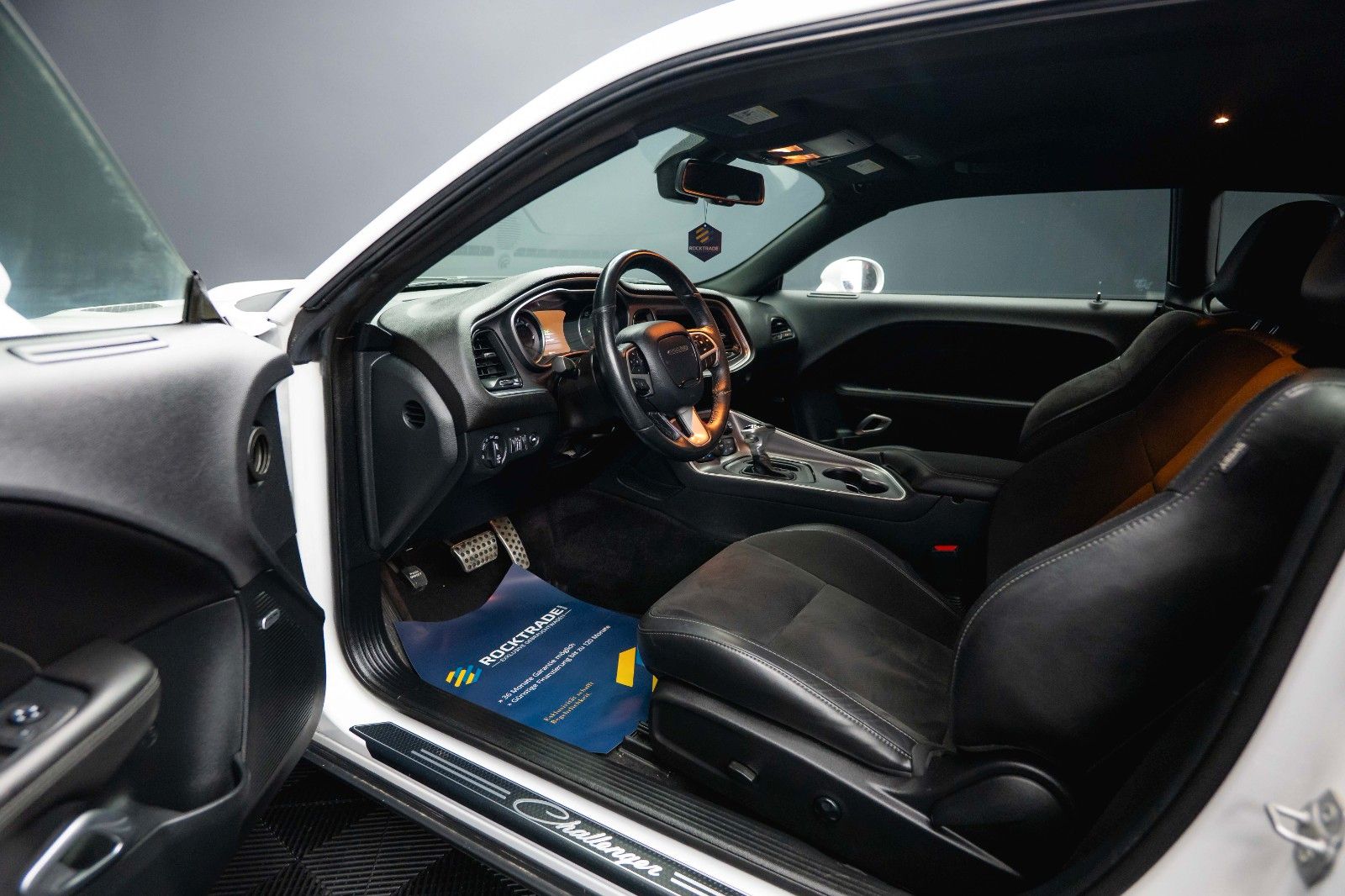 Fahrzeugabbildung Dodge Challenger 6.4 V8 SRT 392 R/T SCAT PACK Perform.