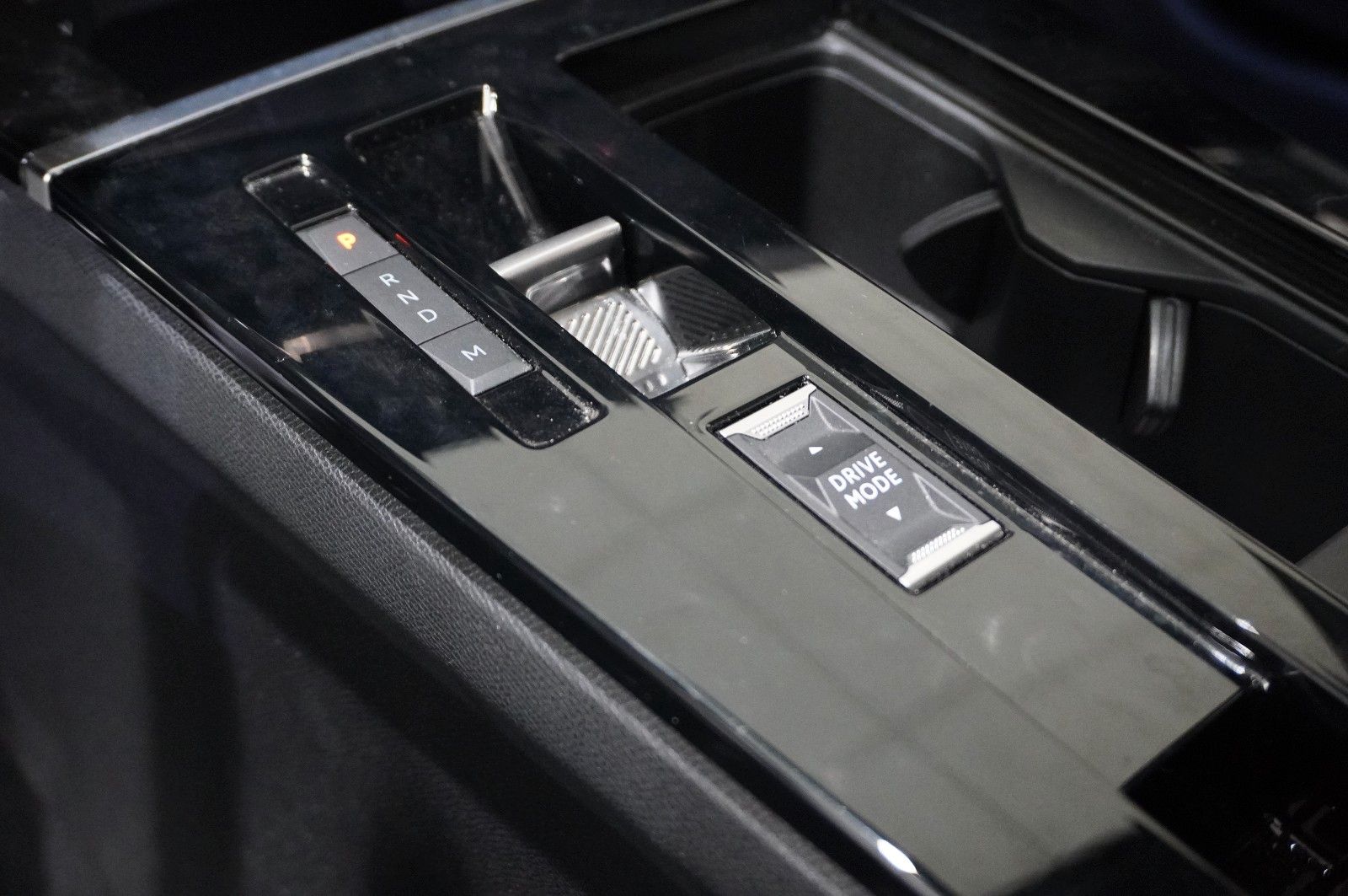 Fahrzeugabbildung Opel Astra L ST 1.2T ULTIMATE NAVI/LED/360°/VIRT/DAB+