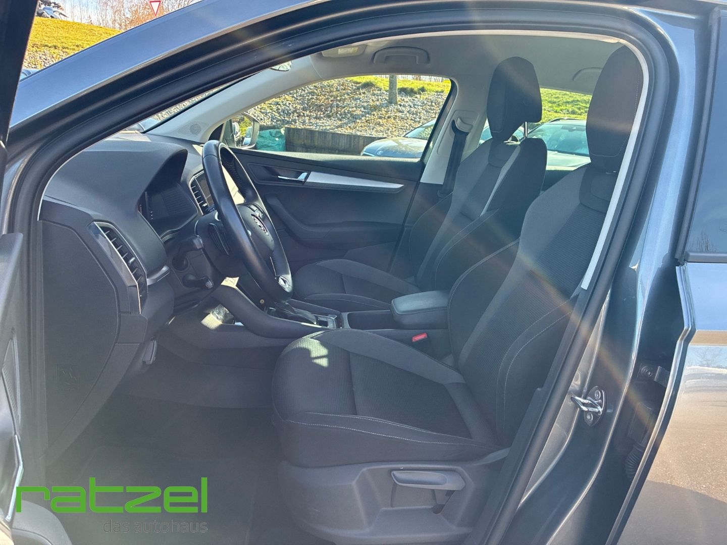 Fahrzeugabbildung SKODA Karoq Tour 4x4 Ambition TDI 2.0 ALLRAD AHK LED N