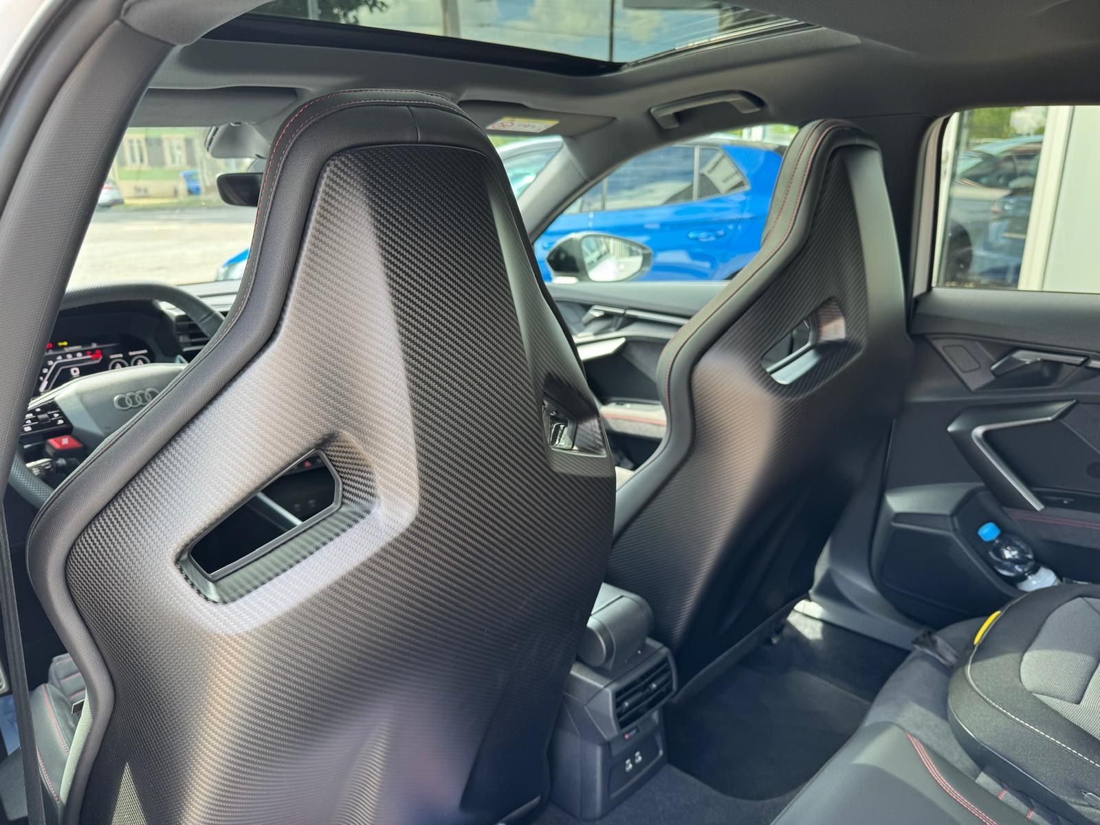 Fahrzeugabbildung Audi RS 3  limo Schalensitze Sport-AGA Pano 280km/h