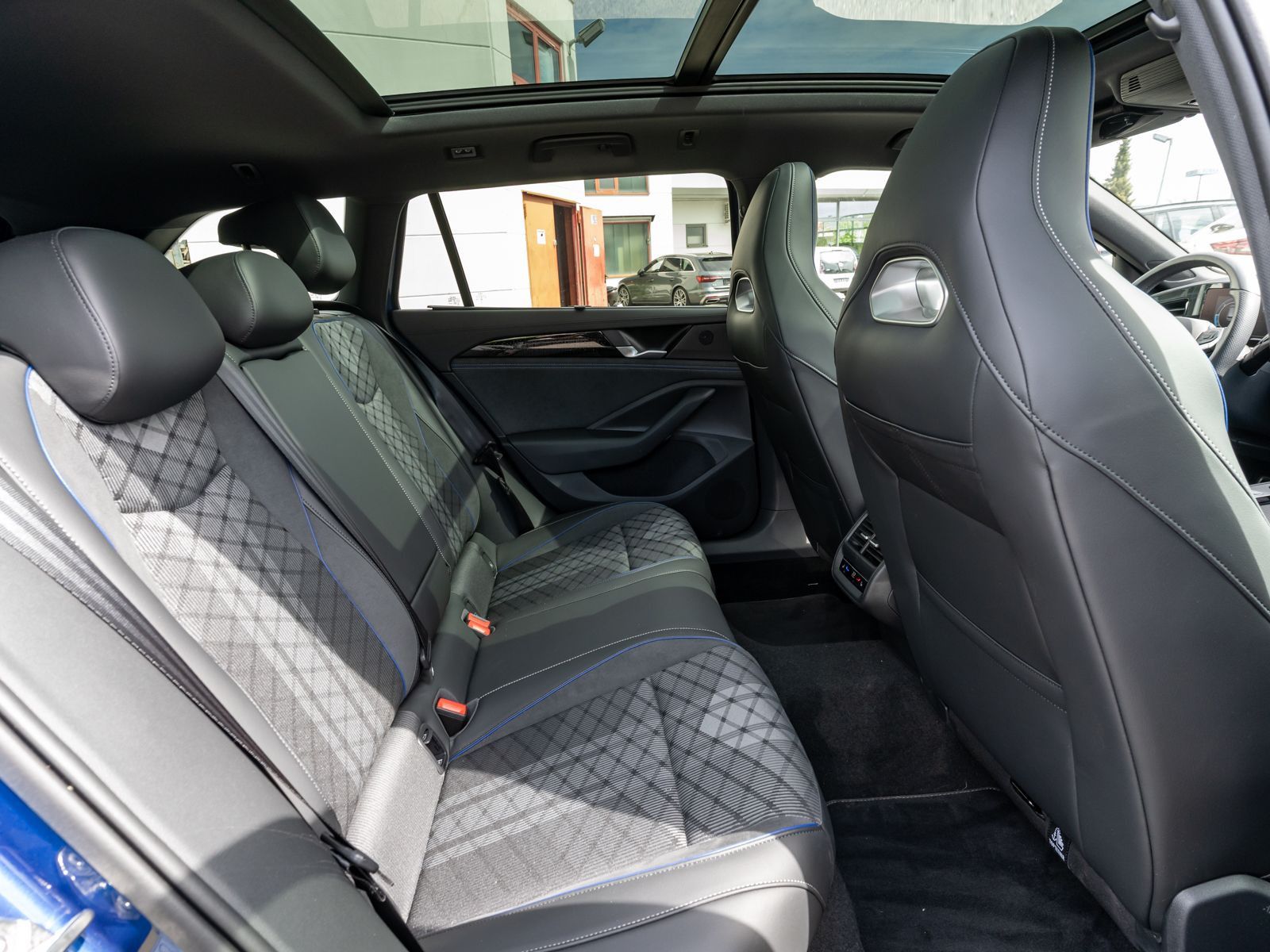 Volkswagen Passat Variant - Bild 8