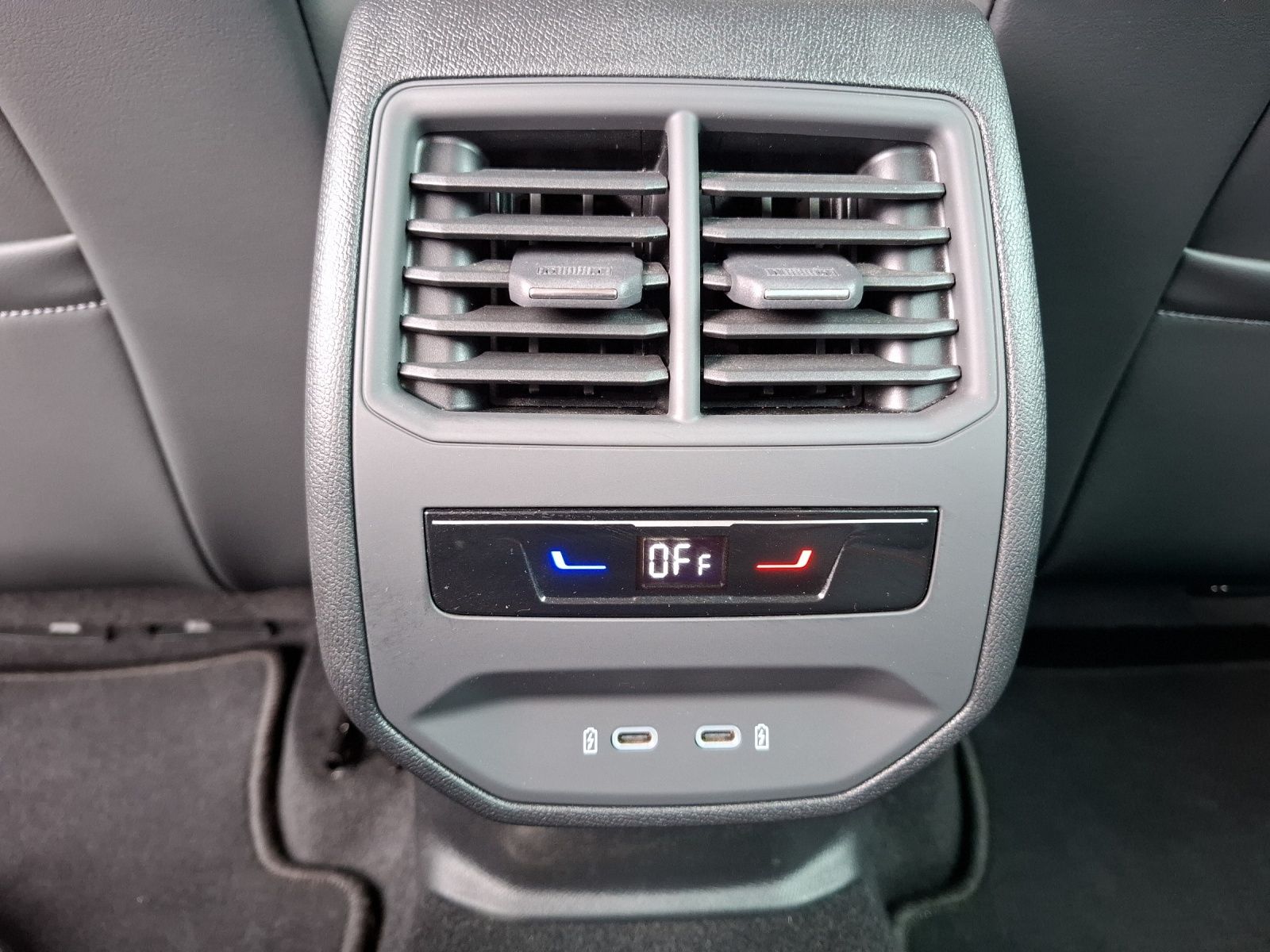 Fahrzeugabbildung SEAT Leon TDI FR-Line LED Navi GRA PDC SH LM