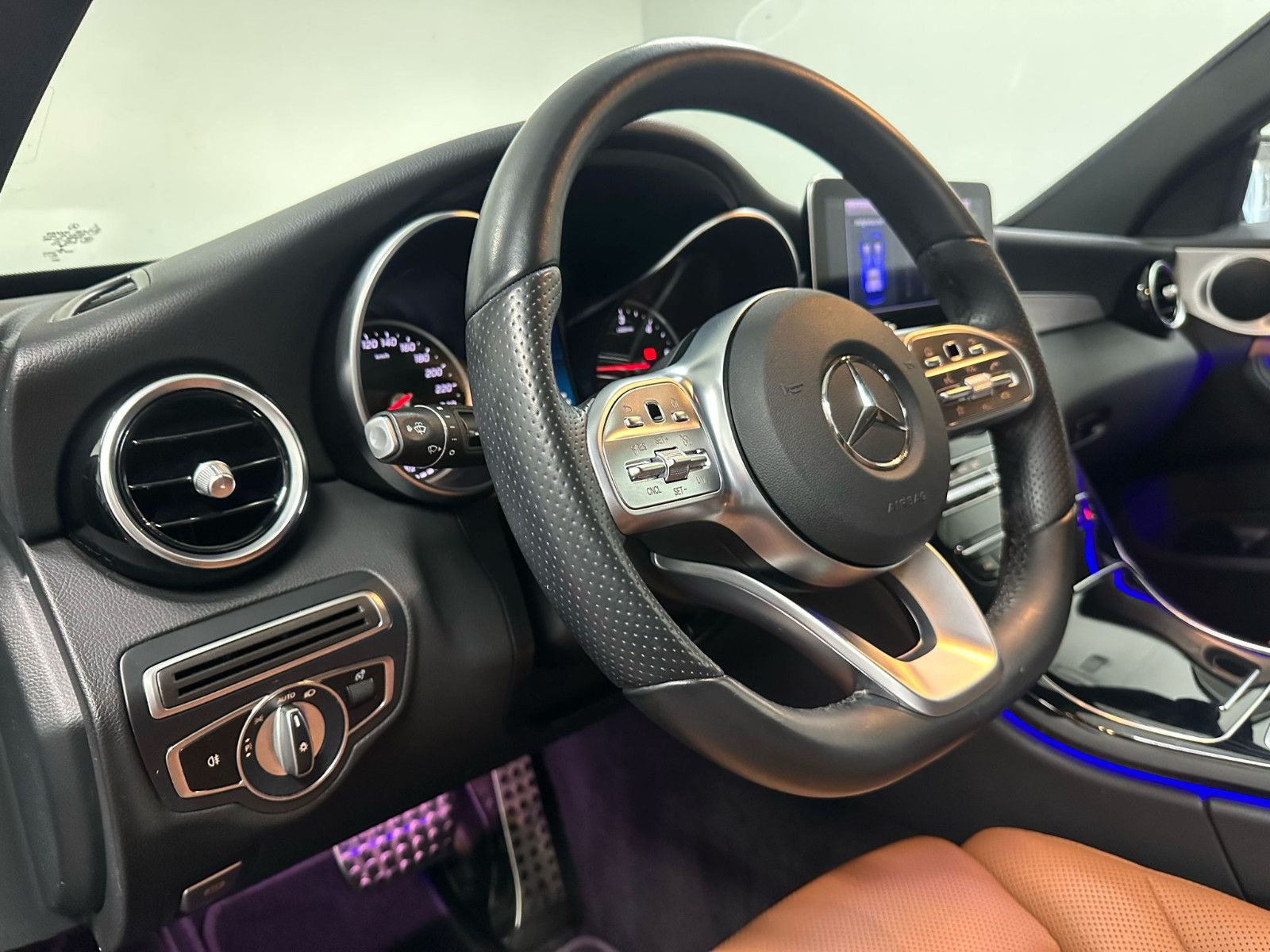 Fahrzeugabbildung Mercedes-Benz C 220 d T Autom. AMG*NIGHT*SITZKLIMA*KAMERA*TEMP