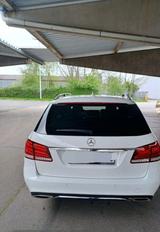 Mercedes-Benz Mercedes Benz E200 - Mercedes-Benz E 200 mit Diesel-Antrieb: Kombi, Schaltgetriebe