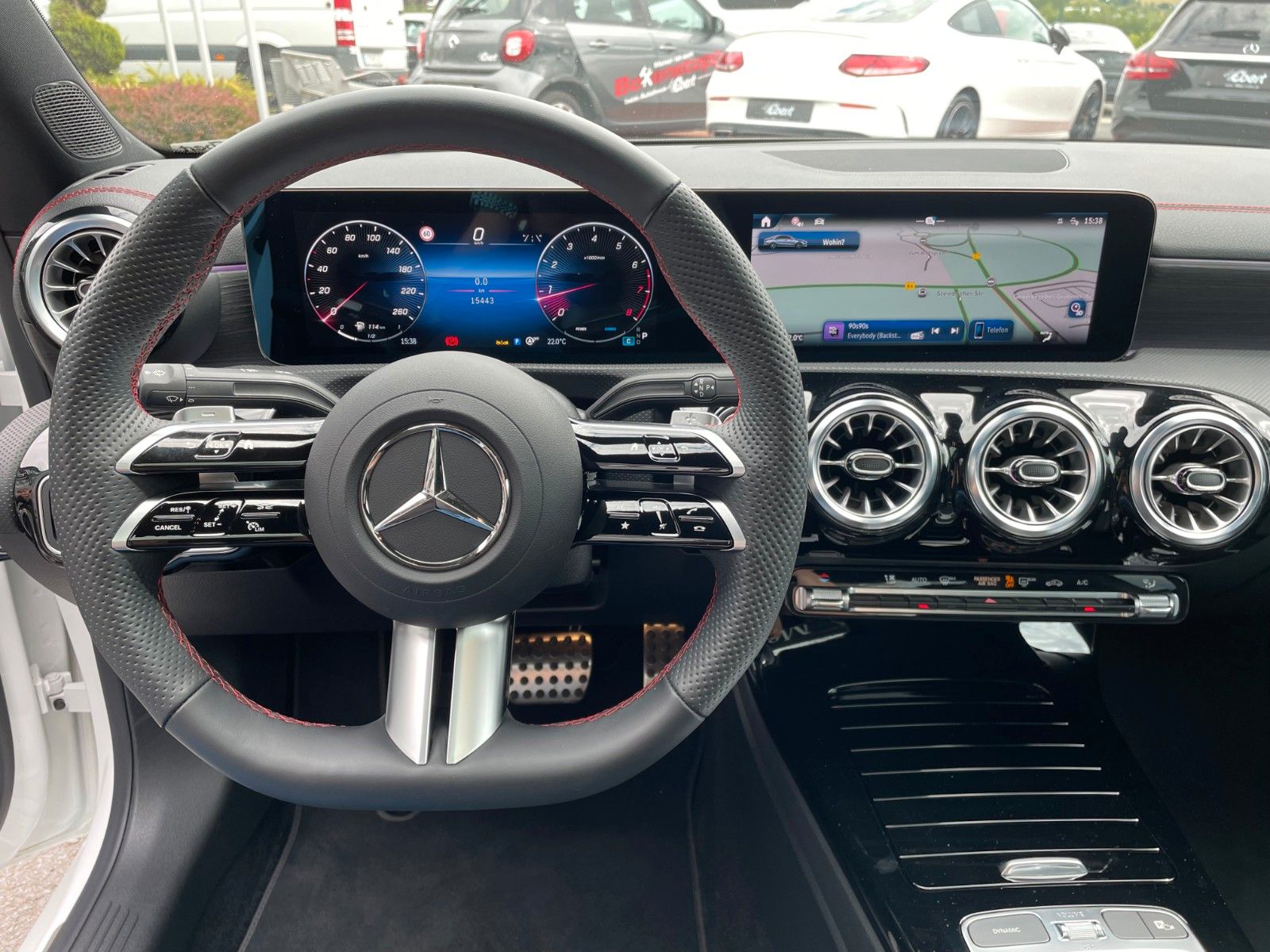 Fahrzeugabbildung Mercedes-Benz CLA 200 AMG Pano+R-Kamera+19"+TOTW+DISTR+MULITBE