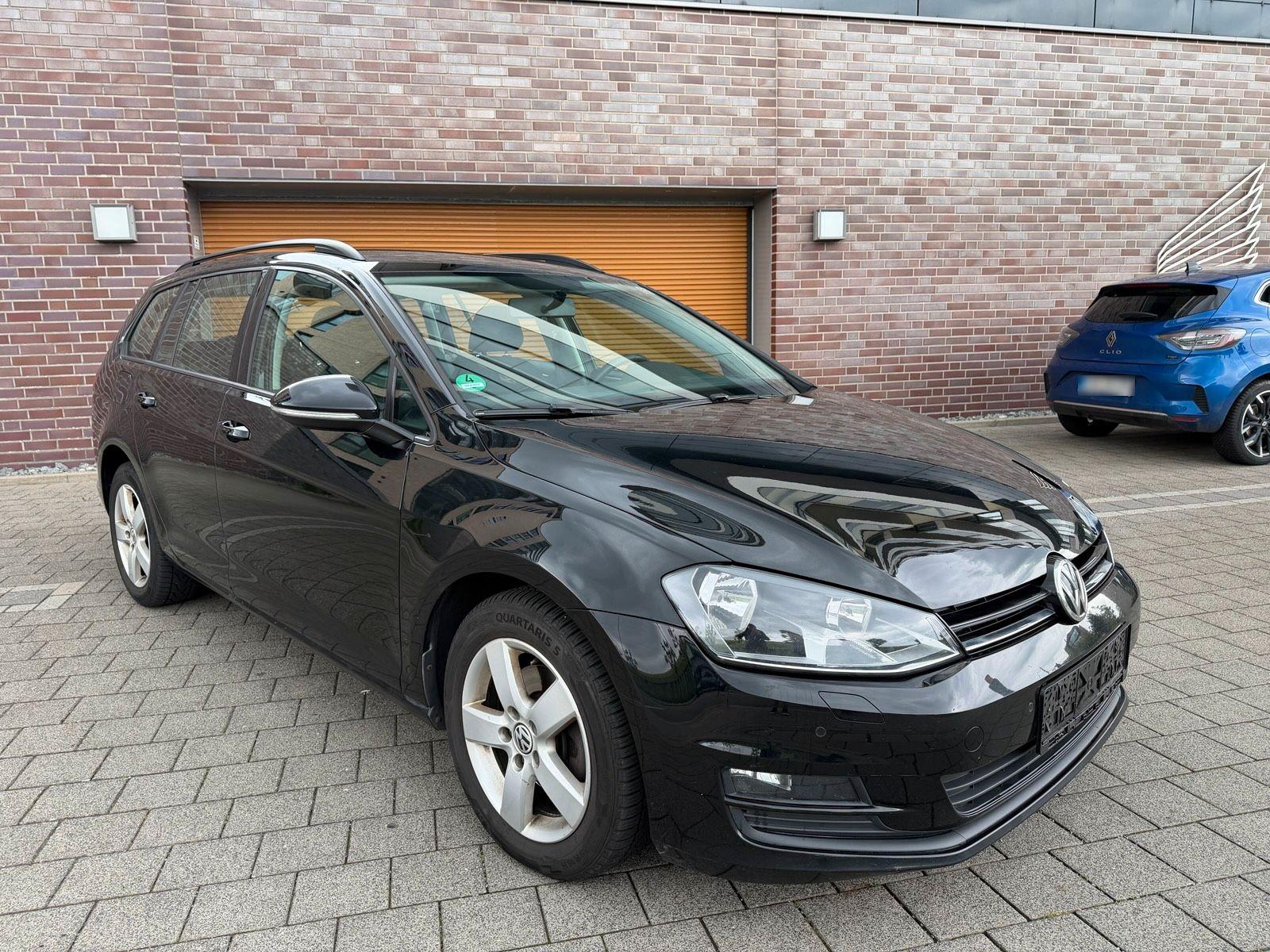Volkswagen Golf 2015 — rear view