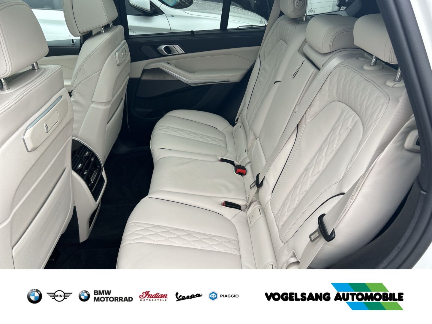 Fahrzeugabbildung BMW X5 30d xDrive,M Sport,7-Sitzer,Standheizung,AHK