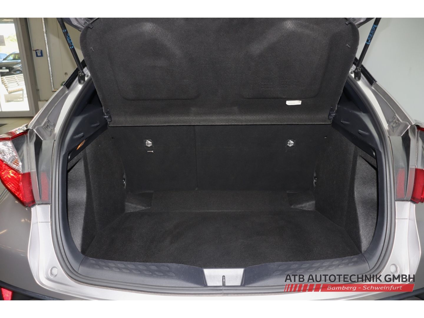 Fahrzeugabbildung Toyota C-HR Team D 1.2l Turbo Navi ACC DAB SHZ LenkradH