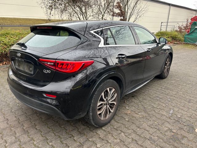 Infiniti Q30 1.5/DSG/Klimaaut./Alu/Navi/Netto 10700