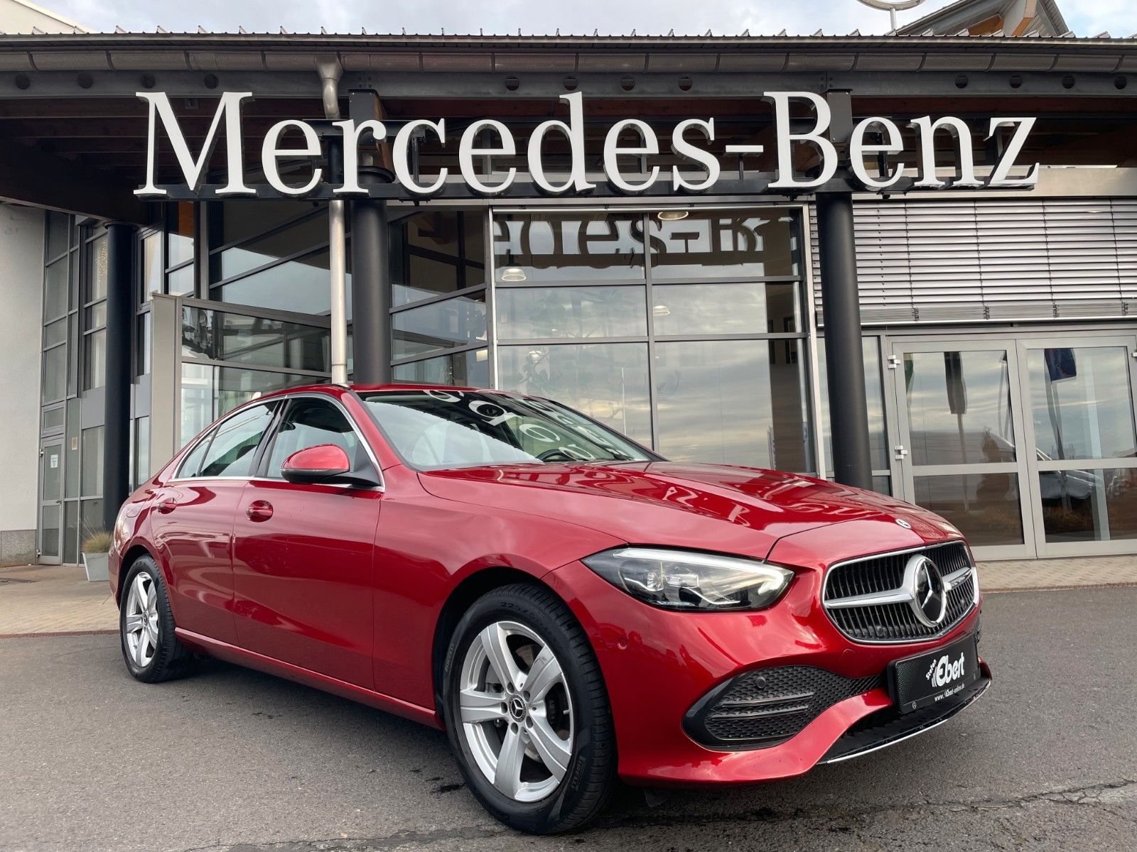 Fahrzeugabbildung Mercedes-Benz C 220 d AVANTGARDE AHK+HUD+DISTR+R-Kamera+Carpla