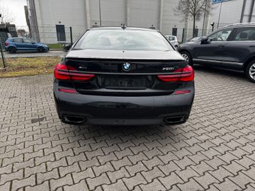 BMW 750 - 5