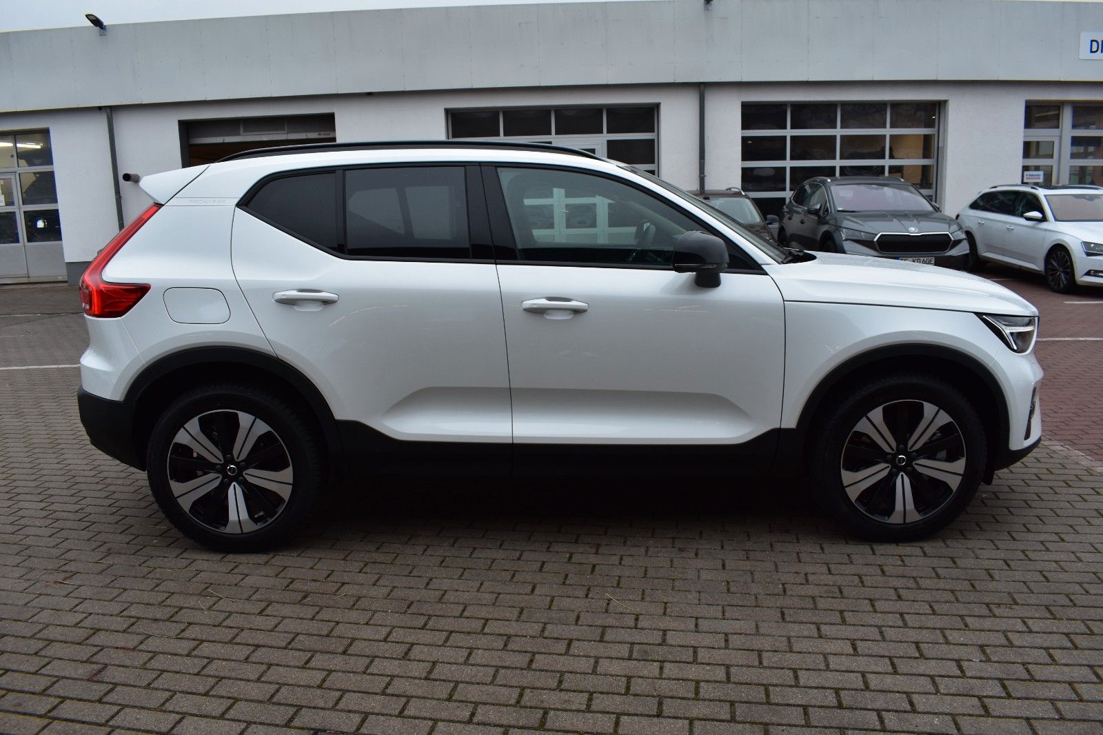 Fahrzeugabbildung Volvo XC40 T5 Recharge DKG Plus Dark*RFK*BLIS*ACC*AHK