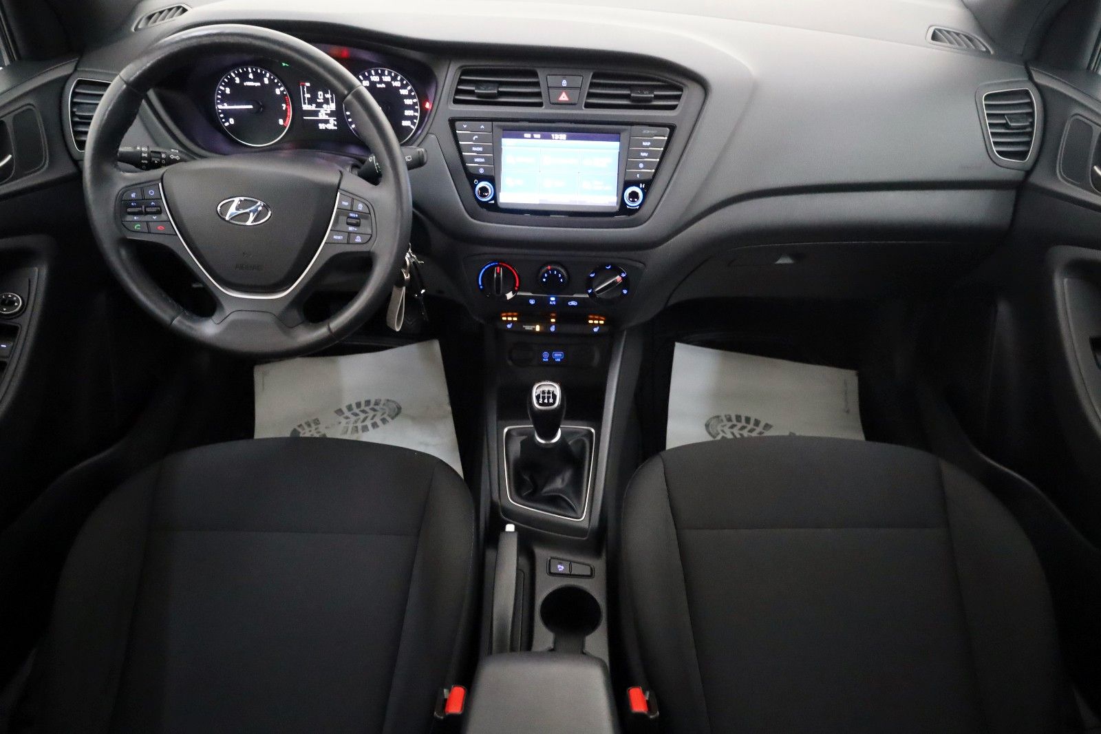 Fahrzeugabbildung Hyundai i20 Passion + Navi,SH,PDC,SR+WR