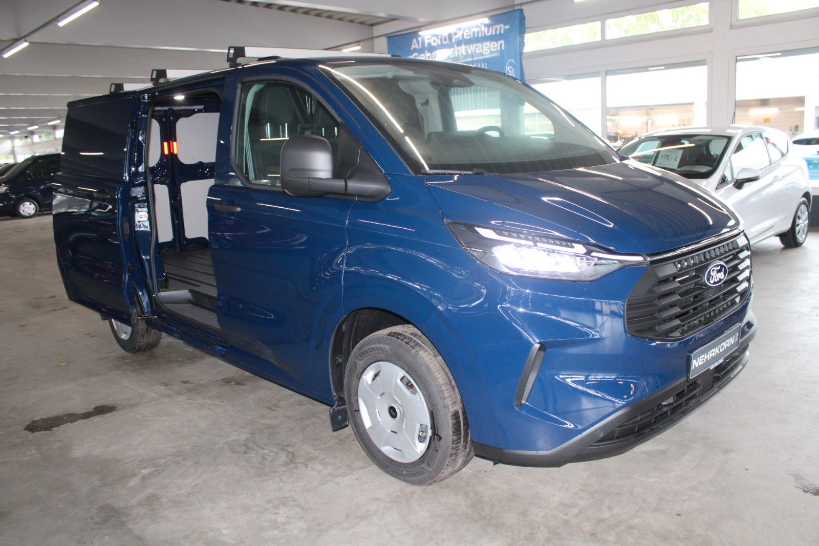 Fahrzeugabbildung Ford Transit Custom TREND L1 Kasten AHK + DACHTRÄGER