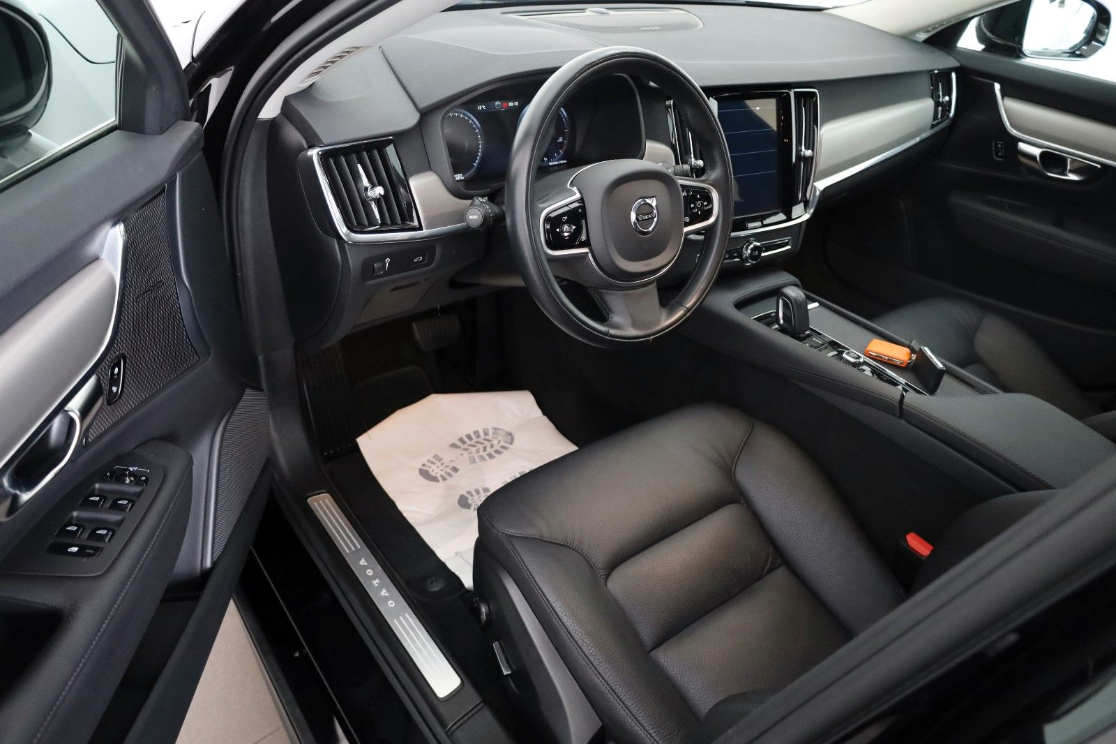 Fahrzeugabbildung Volvo V90 B4 Momentum Pro, Xenium-Pak, Leder, H&K, ACC