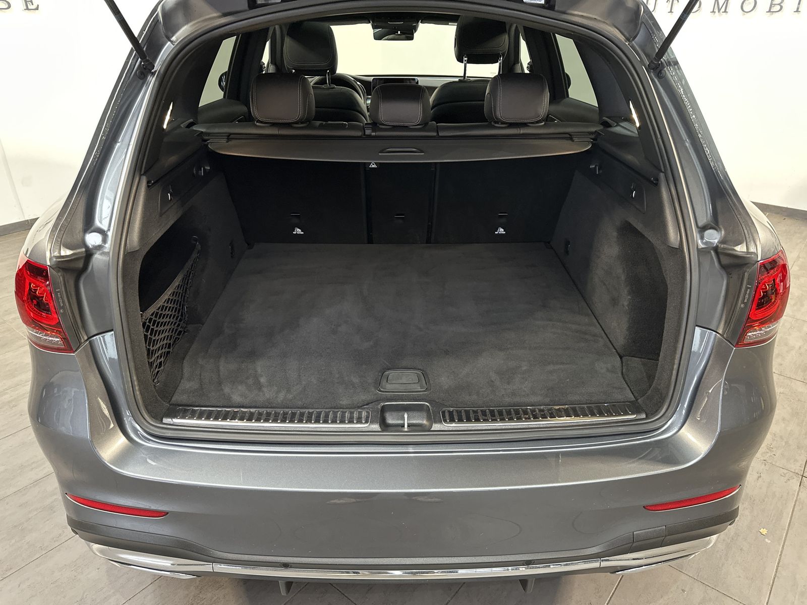 Fahrzeugabbildung Mercedes-Benz GLC 300 4Matic AMG-Line NAV+LED+PANO+AHK+19ZOLL