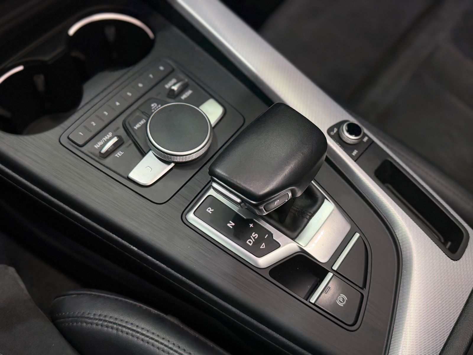 Fahrzeugabbildung Audi A4 Avant g-tron sport|S-LINE|S-TRONIC|HEAD-UP|