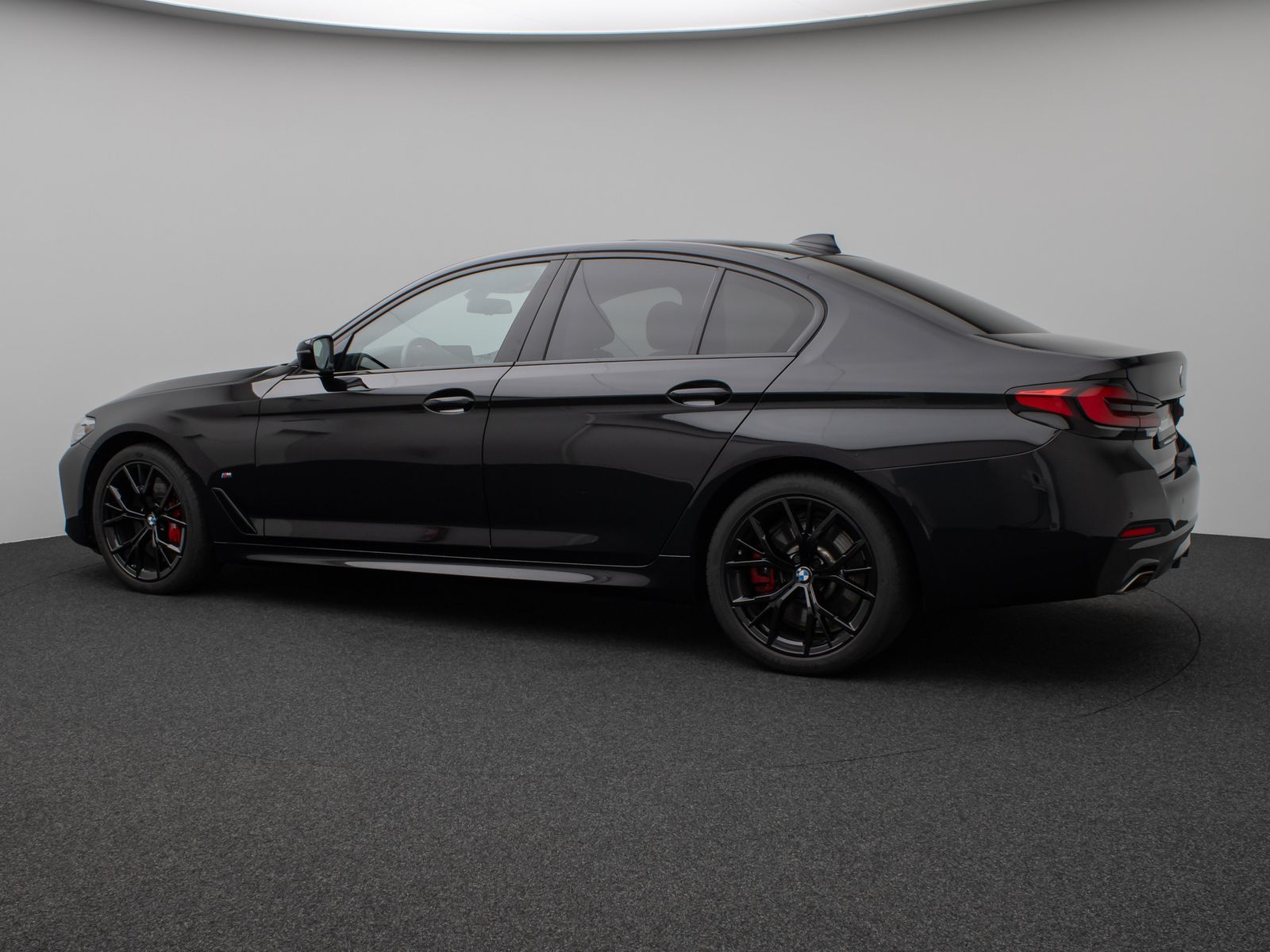 Fahrzeugabbildung BMW 540i xD M Sport Glasdach Kamera HUD DAB H/K 19"