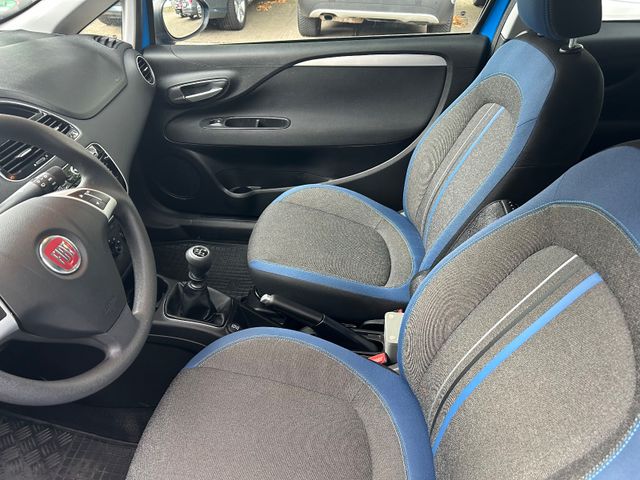 Fahrzeugabbildung Fiat Punto 1.4 Benzin+CNG++NaviZB+AllwetterRäder+