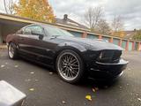Ford Mustang GT / schwarz/ schwarz  - Ford aus 2005: Coupe