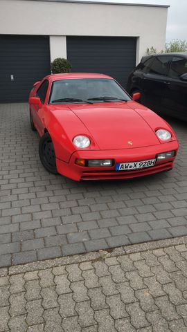 Porsche 928